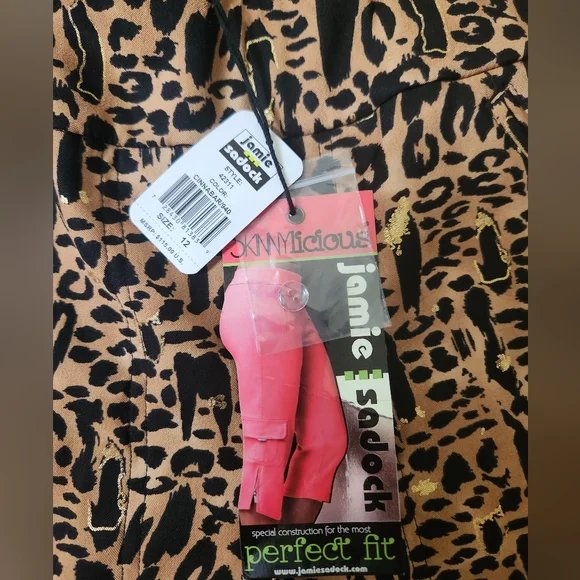 Leopard Print Capri Pants - Picture 3 of 8